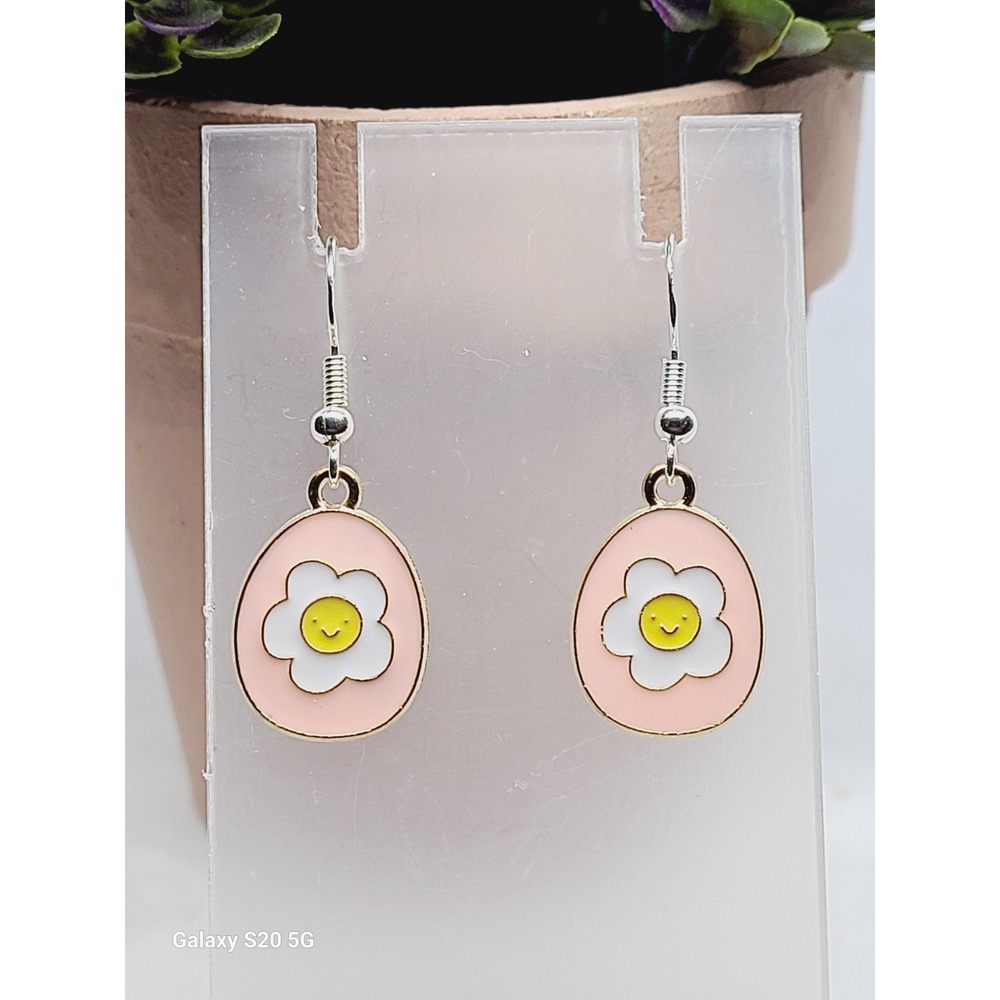 Pink Enamel Smiley Face Daisy Flower Oval Drop Earrings Gold Tone Dangle